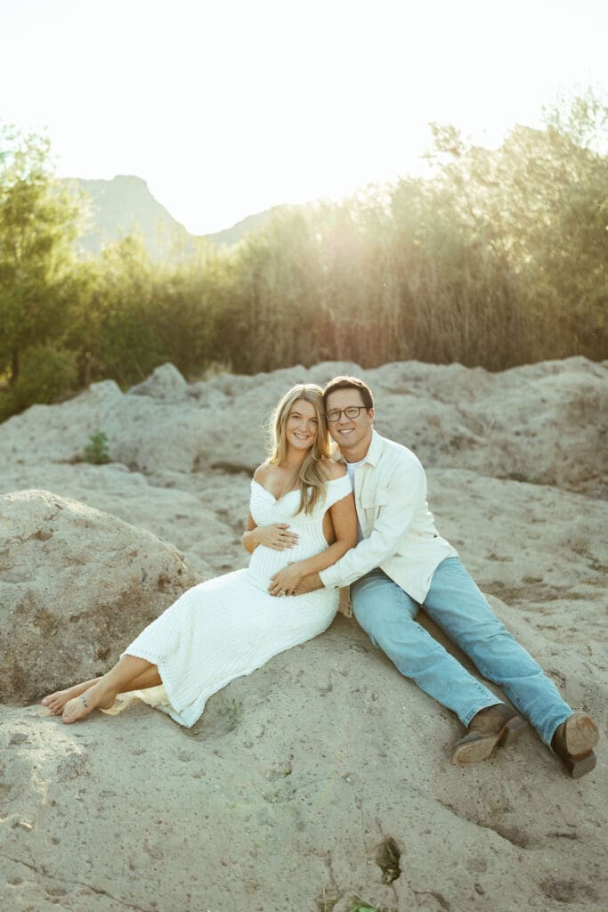 Arizona maternity photographer capturing a romantic riverside maternity session at the Salt River near Phoenix Arizona.