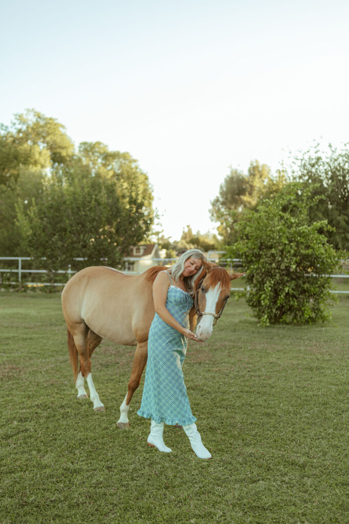 Horse lover maternity photos capturing an expecting mom sharing a quiet moment with her family horse during a golden hour session at Floyd Family Farms.